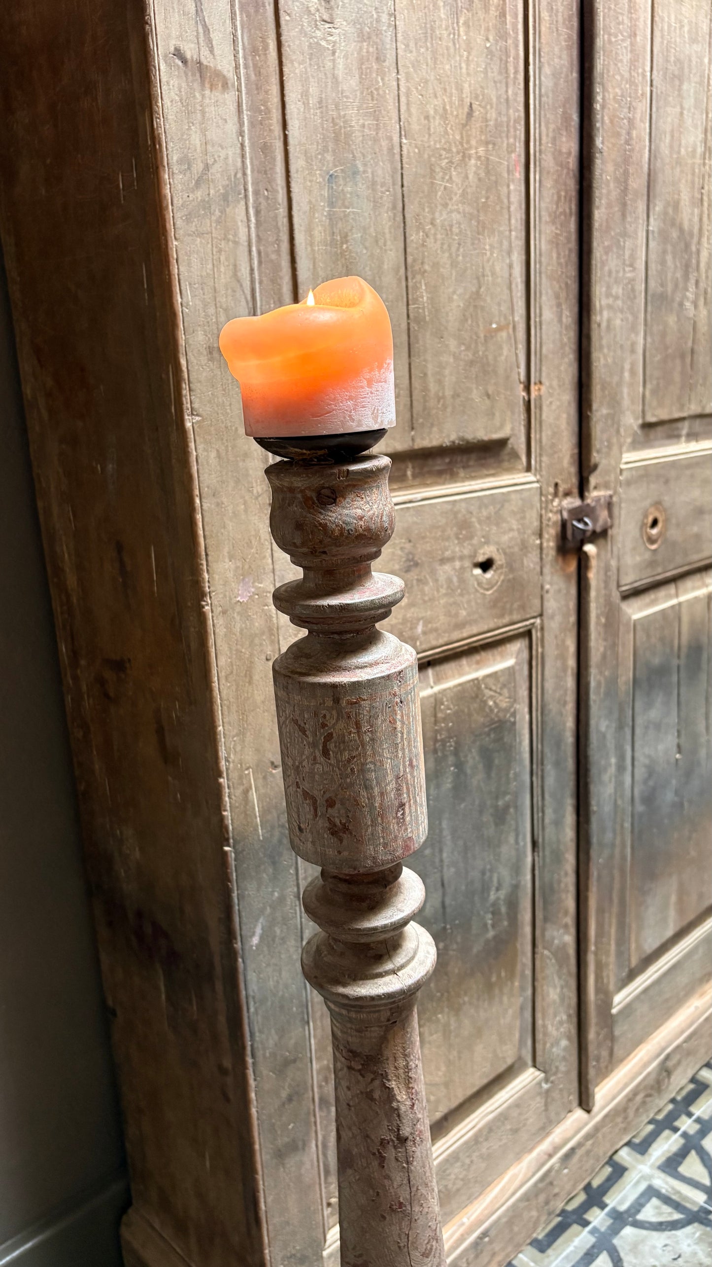 Authentieke houten kandelaar