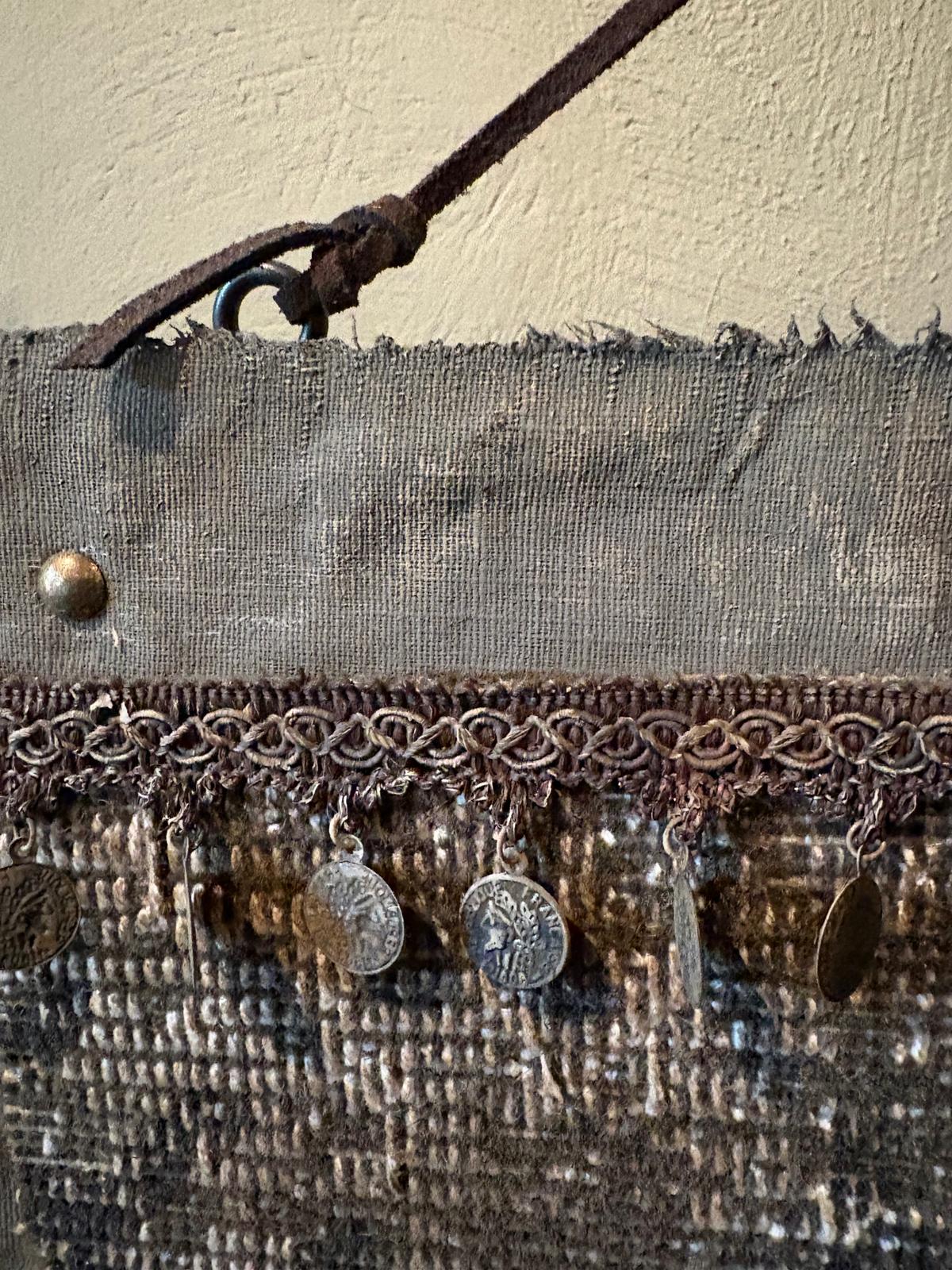 Handgemaakt wandkleed op standaard